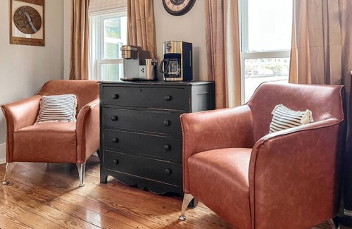 New Bern Apartment | Historic Downtown Gem | Walk to Shops & Dining | Fire Pit + Bikes