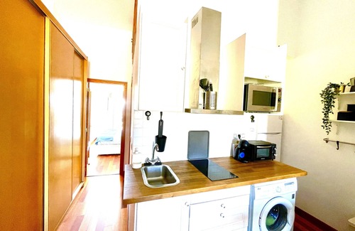 Barrio del Carmen Apartment | HISTORIC DOWNTOWN VALENCIA's Lovely Apartment for 4 Guests.