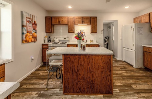 Alto Pass House | Historic Farm Cottage at Rendleman Orchards