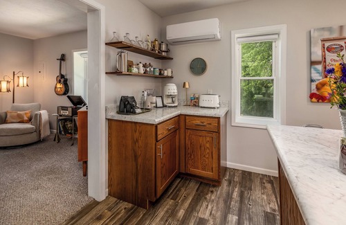 Alto Pass House | Historic Farm Cottage at Rendleman Orchards
