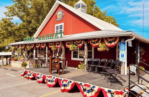Alto Pass House | Historic Farm Cottage at Rendleman Orchards