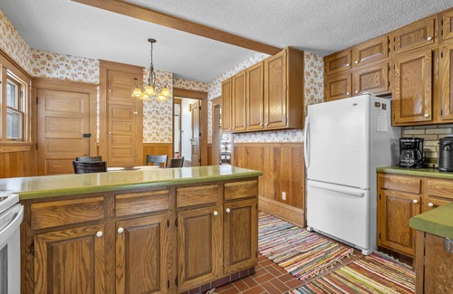 Marion House | Historic farmhouse on an acreage in Marion