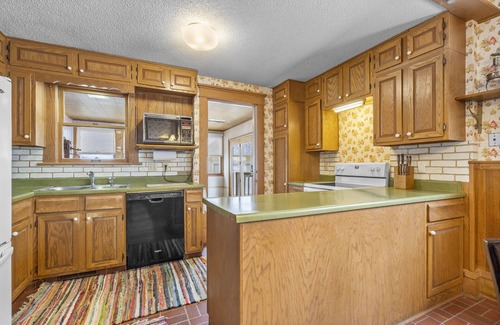 Marion House | Historic farmhouse on an acreage in Marion