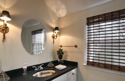 Union House | Historic Farmhouse w/Pool—Sleeps 10!