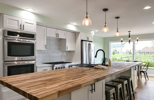 Union House | Historic Farmhouse w/Pool—Sleeps 10!