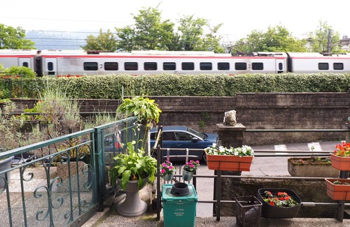 Como Apartment | Historic flat near Como Center and Lake + Free Parking