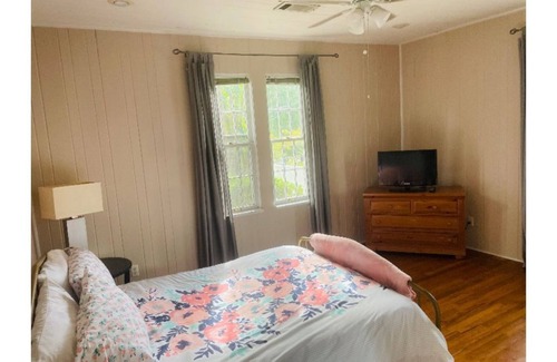 Macon House | Historic Hillside Home near downtown, hospitals and Ocmulgee Mounds