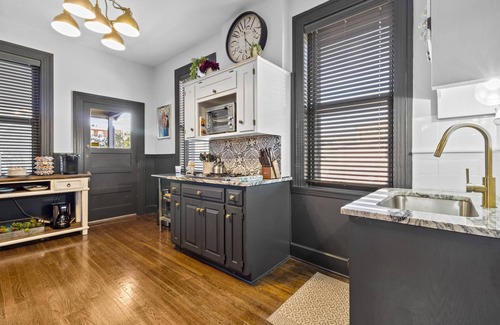 Kansas City House | Historic Holmes Place + Min from Downtown