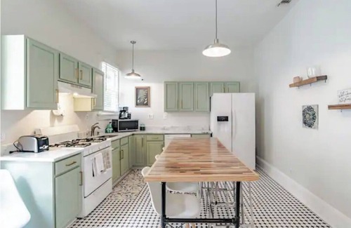 Mobile House | Historic Home in Oakleigh, Sleeps 10, Mardi Gras