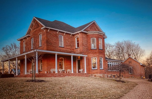 Alto Pass House | Historic Home, Modern & Charming Decor, Wine Trail, Private Rental