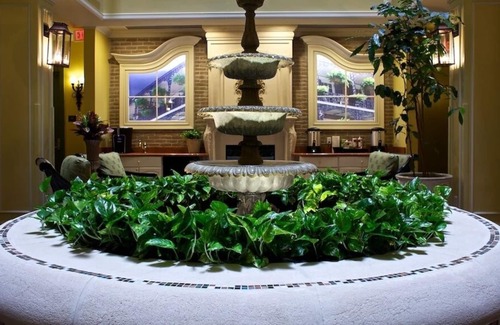 Central Business District Resort | Historic hotel - walking distance from Bourbon Street