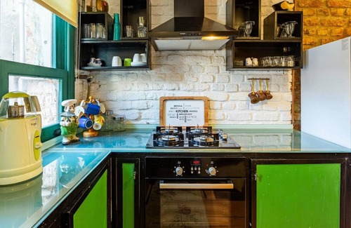 Balat Villa | Historic House near Popular Landmarks in Balat