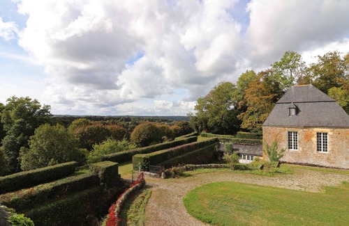 Rabodanges Cottage | Historic house with fireplace in the heart of Swiss Normandy