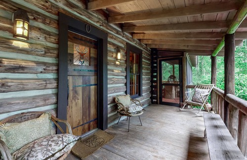 Lake Sequoyah Cabin | Historic Joe Webb Cabin in Highlands - 4 minutes from Downtown Highlands