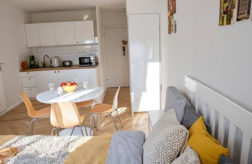 Kleparz Apartment | Historic Krakow Studio: Balcony, Kitchenette & Walk to Attractions