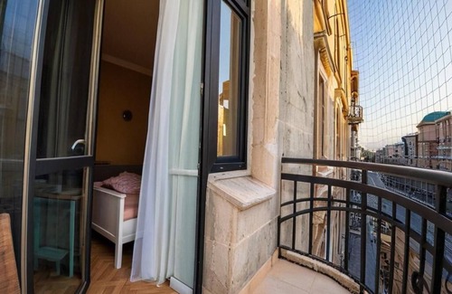 Kleparz Apartment | Historic Krakow Studio: Balcony, Kitchenette & Walk to Attractions