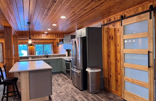 Tomahawk Cabin | Historic Lake Lodge | Peninsula Views | Laundry Room | Gourmet Kitchen + Beach