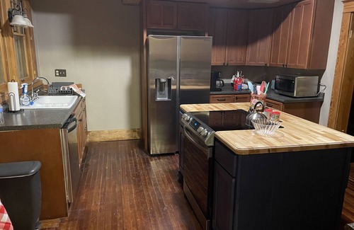 Spur Bed & Breakfast | Historic Lisenby-Campbell House; Spacious, Historic & Tastefully Updated.