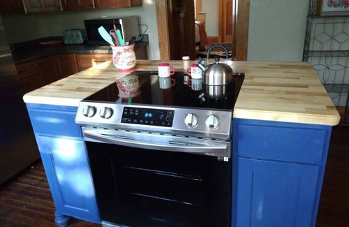 Spur Bed & Breakfast | Historic Lisenby-Campbell House; Spacious, Historic & Tastefully Updated.