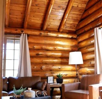 Rapid City House | Historic Log Cabin for South Dakota Glamping Getaways