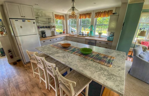 Cressy Other | Historic Loyalist Lakehouse Quiet Waterfront Escape 3.5 Acres & 300’ Shore!