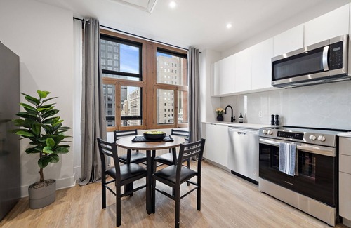 Chinatown Apartment | Historic Luxury Old MTL- 2BR-2BA
