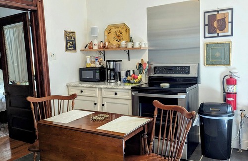 Jim Thorpe Apartment | Historic Mercantile Studio - Ground Floor w/Fireplace & Parking