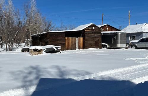 Cleveland Hotel | Historic Mora Inn & RV Park