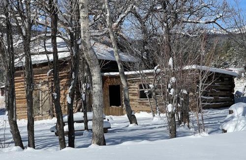 Cleveland Hotel | Historic Mora Inn & RV Park