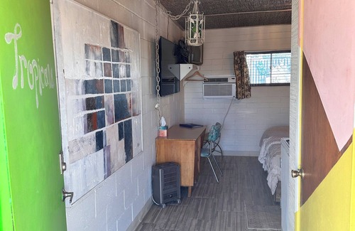 Tucson Hotel | Historic Motel Room in Tucson with WiFi, AC "Tropicana"