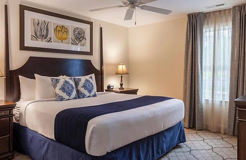 Williamsburg Resort | Historic Patrick Henry Square Resort