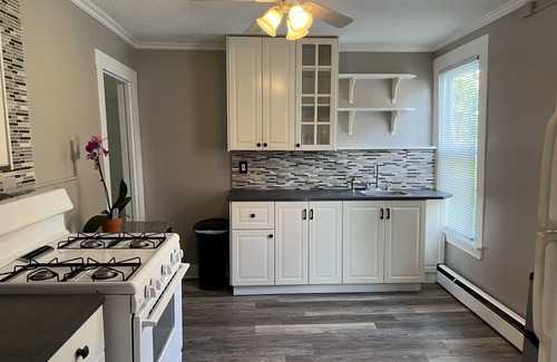West Haven Apartment | Historic Prospect Beach House - 1 minute walk to Beach