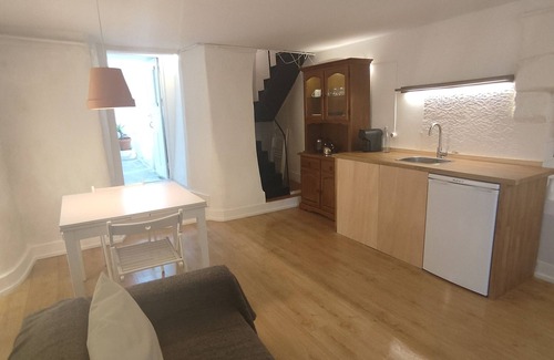 Santa Maria do Castelo e Sao Miguel Apartment | Historic renovated apt located at the main gate of the Castle of Torres Vedras!