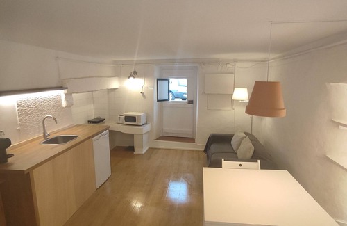 Santa Maria do Castelo e Sao Miguel Apartment | Historic renovated apt located at the main gate of the Castle of Torres Vedras!
