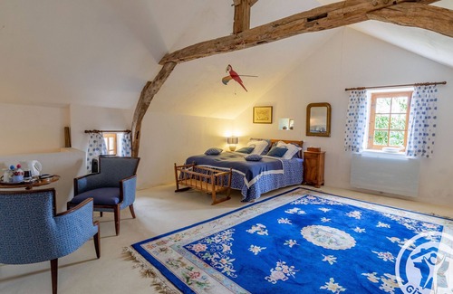 Saint-Georges-sur-Layon Bed & Breakfast | Historic Retreat in Loire-Anjou-Touraine Regional Park, Ideal for Couples