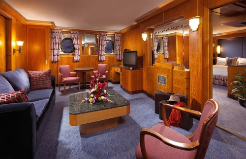 Harbor Hotel | Historic Room with Authentic 1930s Charm and Modern Comforts