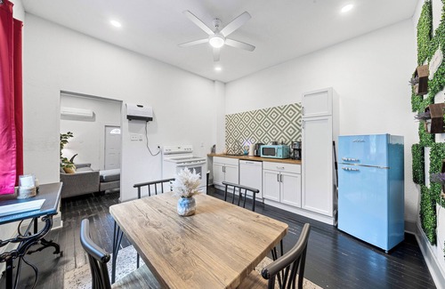 Alta Vista Apartment | Historic SA Apt l 30+ Day Stay Central & Airport