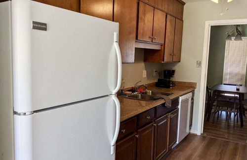 Savannah Condo | Historic Savannah, Pool, Free Tybee Parking!