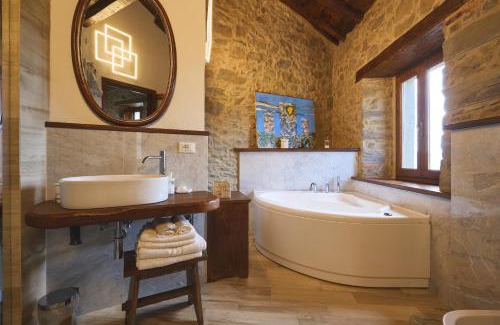 Pieve Fosciana Ski Chalet | Historic Sillico Relais Hot Tub, Sauna e Charme