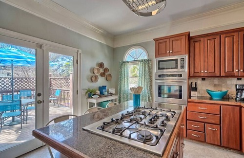 Columbia House | Historic Southern Beauty 4bed Charming Cola Home!