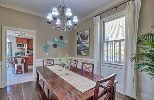 Columbia House | Historic Southern Beauty 4bed Charming Cola Home!