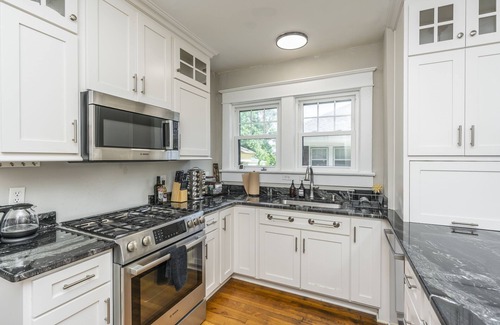 Hollywood - Mt. Vernon House | Historic, spacious home in Chevy Chase, perfect for big families! By downtown&UK