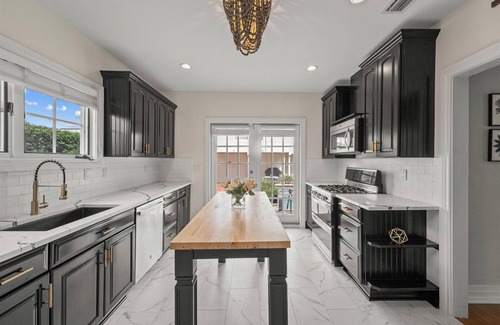 Central Park House | Historic Spanish Mediterranean Compound with 5 Bedrooms & Pool minutes to dwntwn