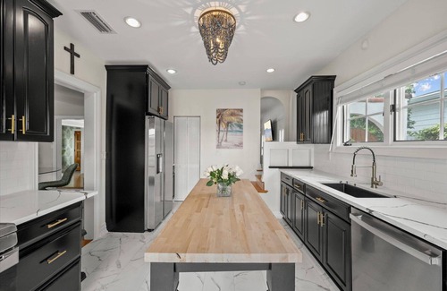 Central Park House | Historic Spanish Mediterranean Compound with 5 Bedrooms & Pool minutes to dwntwn