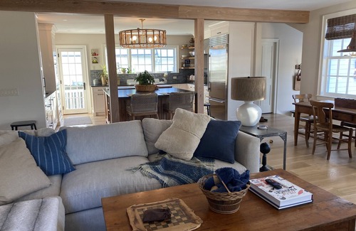 Mystic House | Historic Spite House, Captain’s Home, sleeps 10, walk to downtown Mystic!