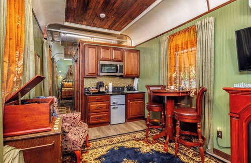 Brownwood Apartment | Historic Stay in Santa Fe Railcar