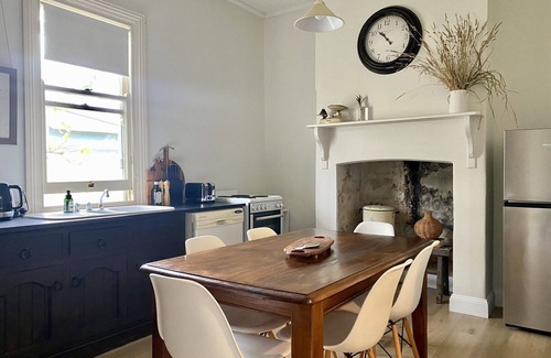 Central Mudgee Cottage | Historic Stone Cottage M - hotel linens - exceptional clean - 5min walk to town