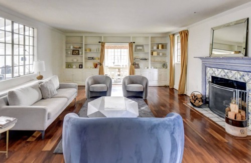 Stamford House | Historic Tudor Six Bedrooms, spacious kitchen, sunroom w Pool and Tennis Access