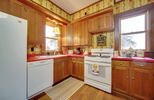 Chautauqua House | Historic Victorian Farmhouse w/Porch & Views!