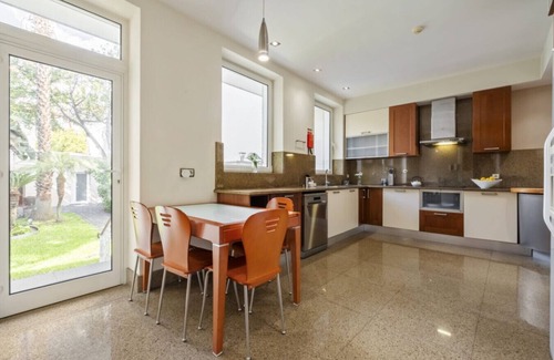 Sao Pedro Villa | Historic villa Central - BBQ - Garden